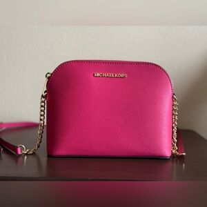 Michael Kors - Cindy - crossbody bag (NWT)
Color - Bright pink